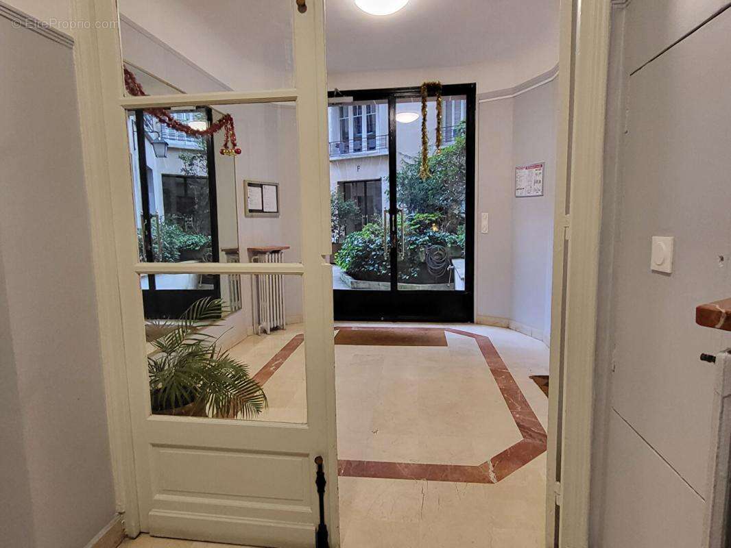 Appartement à PARIS-16E