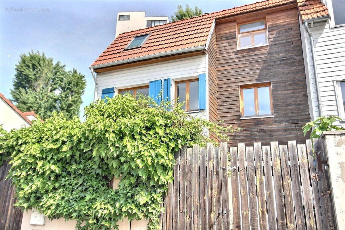 Maison à FRESNES