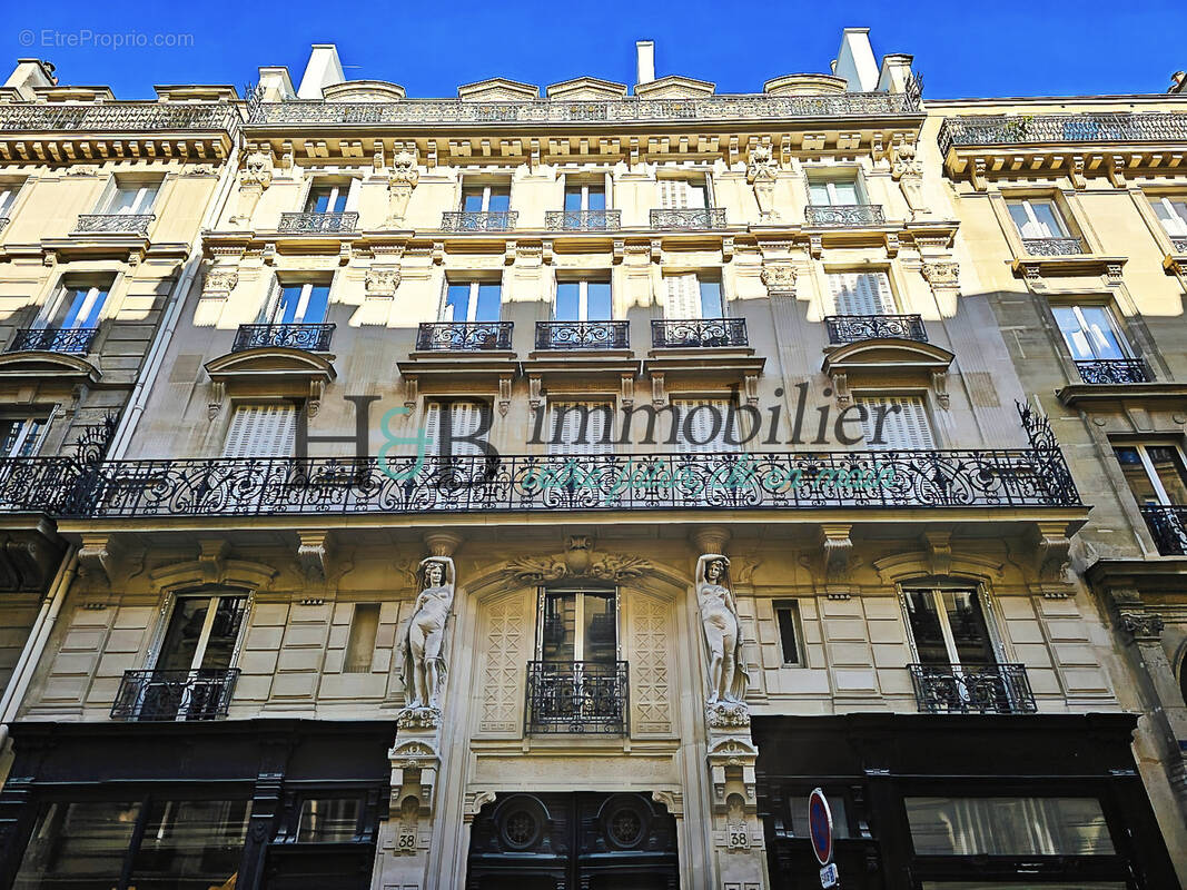Appartement à PARIS-8E