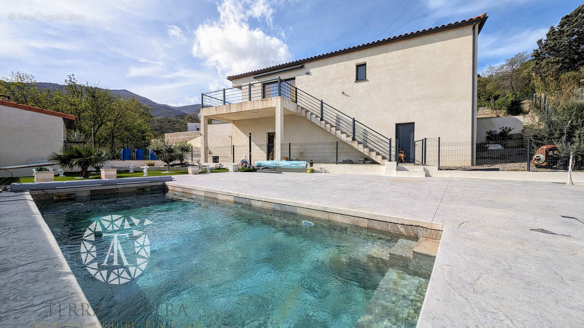 Maison à VILLELONGUE-DELS-MONTS