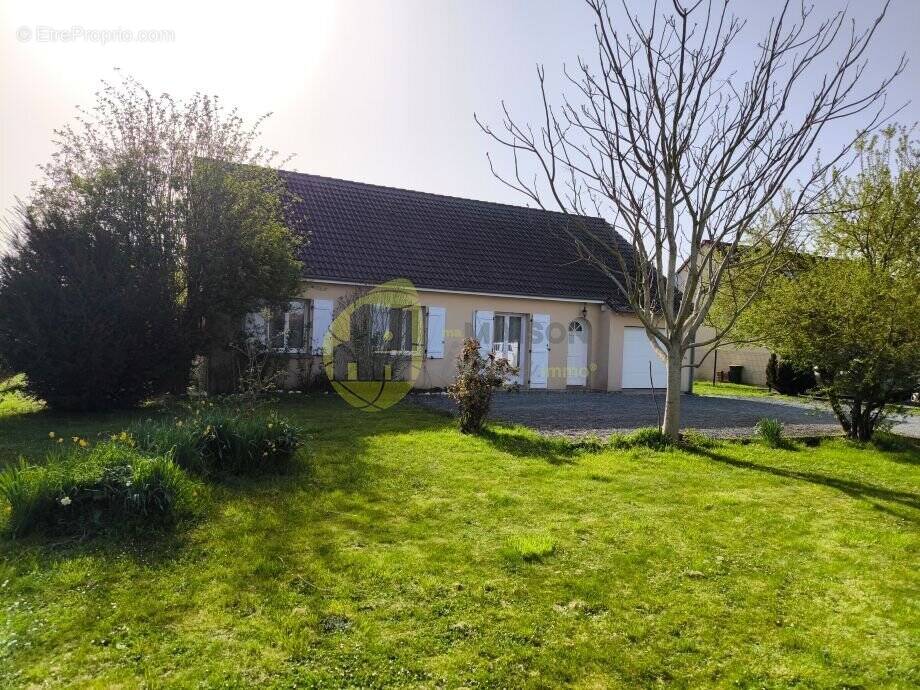 Maison à AVORD