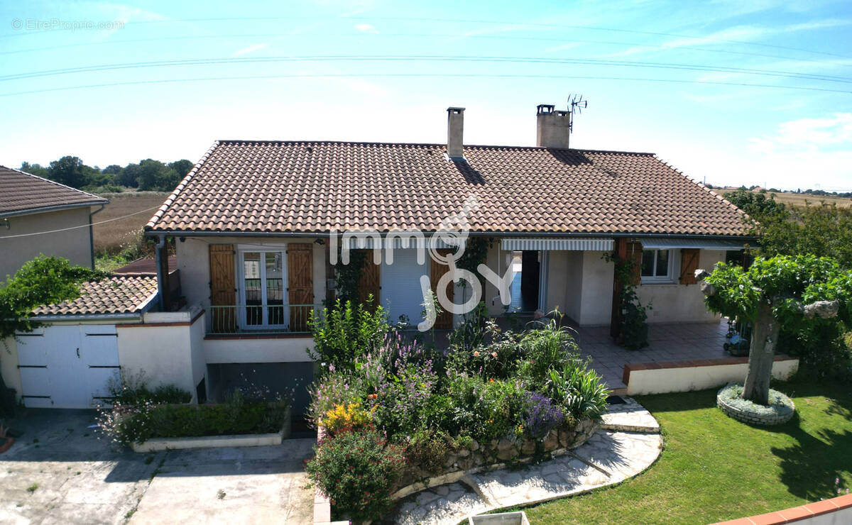 Maison à PINS-JUSTARET