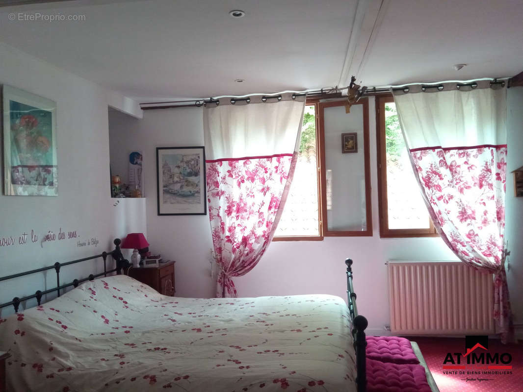 Chambre 1 - Maison à AUBETERRE-SUR-DRONNE