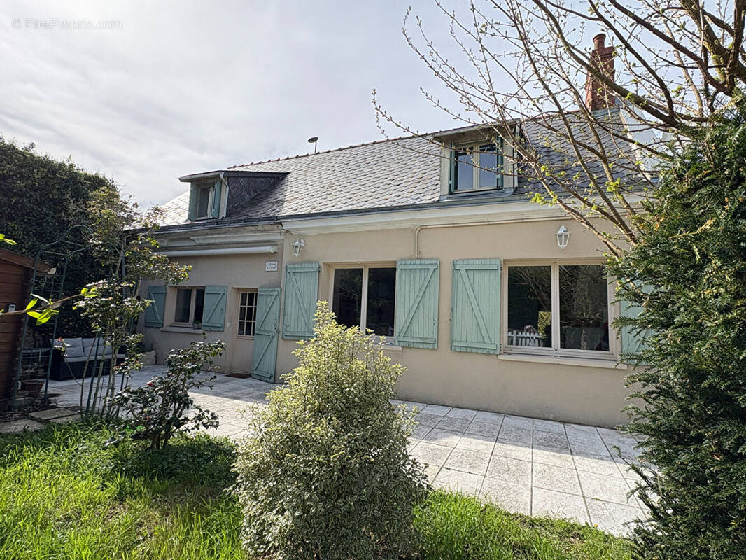 Maison à SAINT-CLEMENT-DES-LEVEES