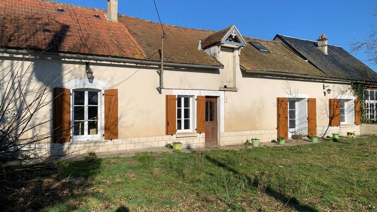 Maison à OYRE