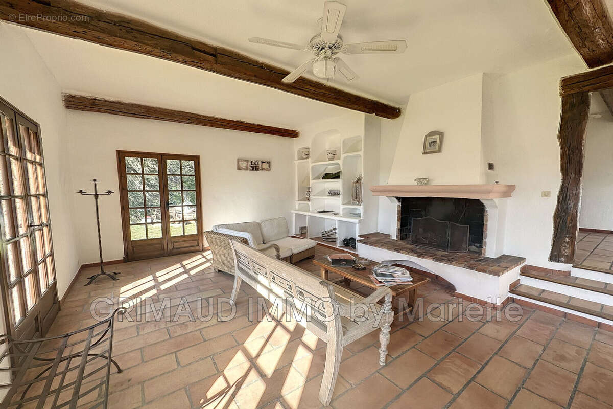Maison à LA GARDE-FREINET