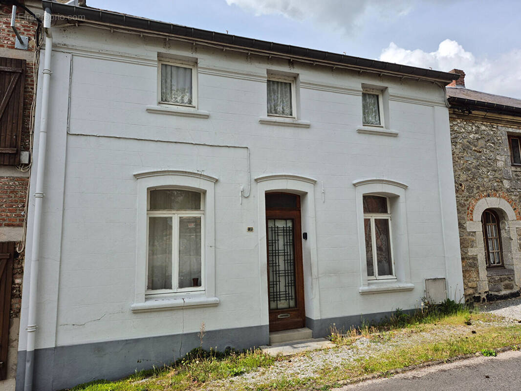 Maison à SARS-POTERIES