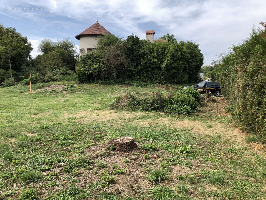 Terrain à GROISY