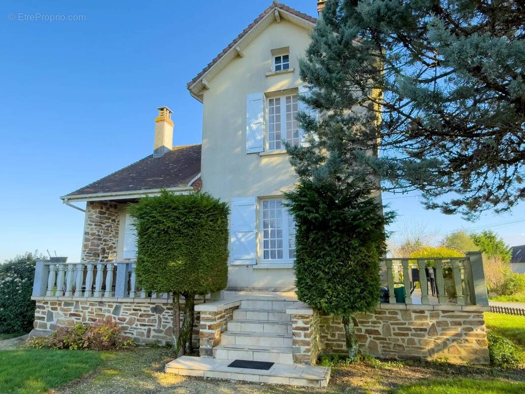 Maison à SARRAZAC