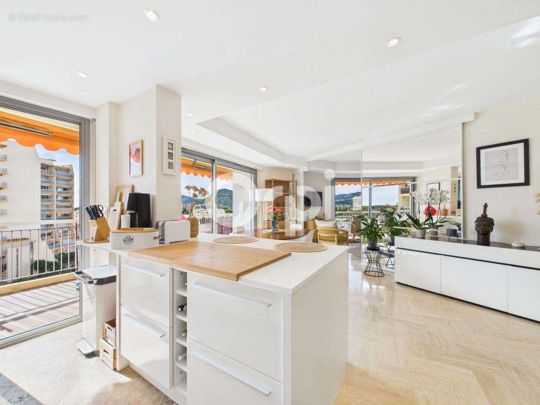 Appartement à MANDELIEU-LA-NAPOULE
