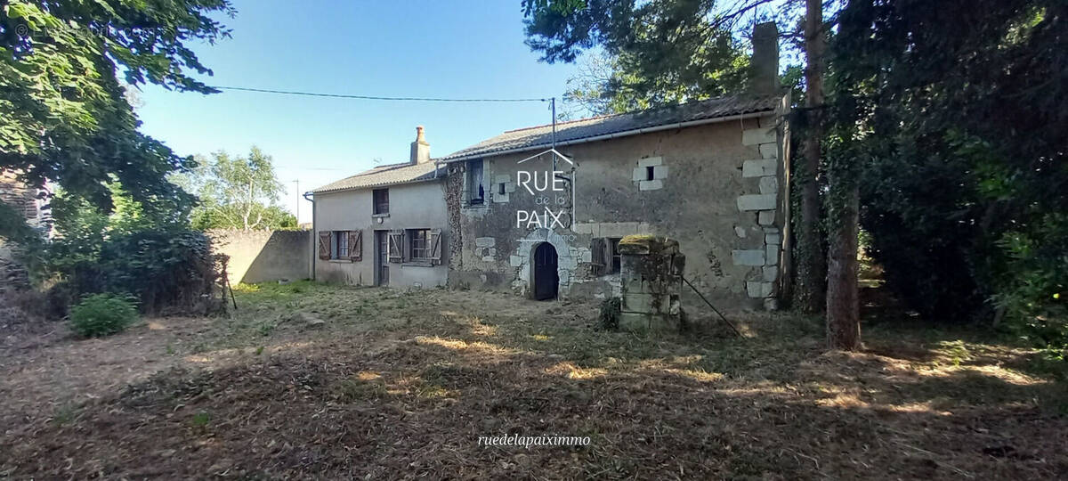 Maison à DOUSSAY