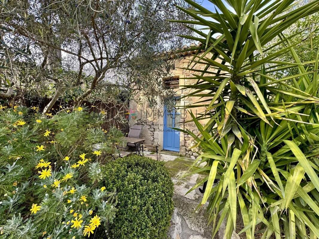 Maison à MOURIES