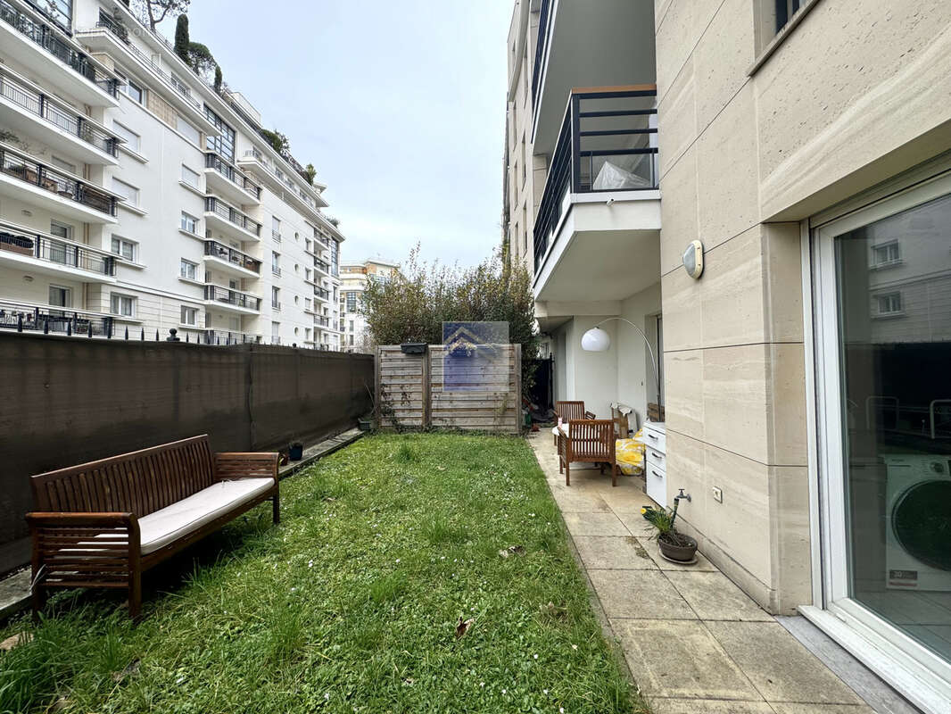 Appartement à COURBEVOIE
