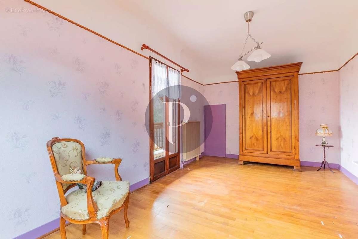 Maison à VERRIERES-LE-BUISSON