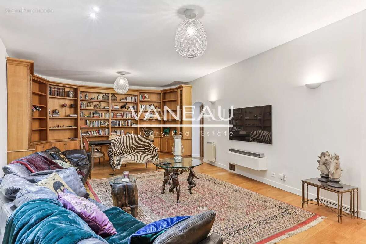 Appartement à PARIS-8E