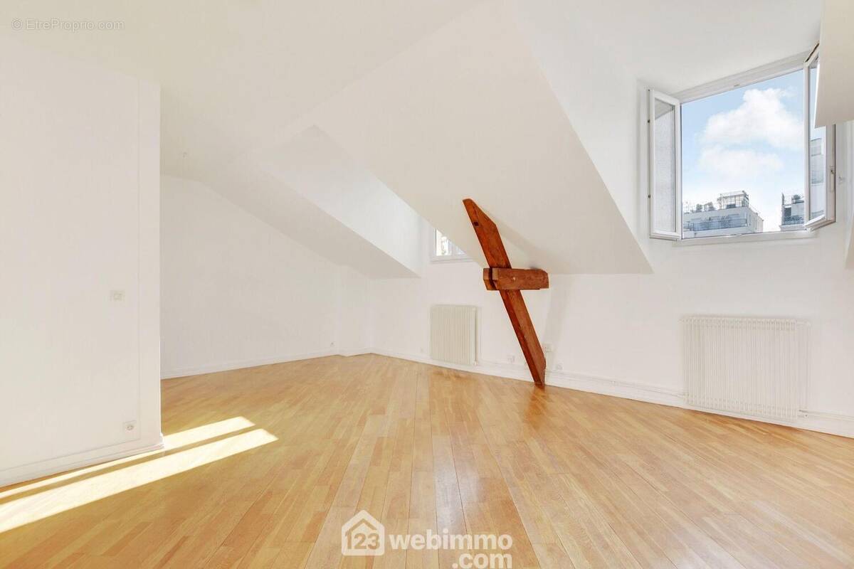 Un séjour de 28 m2 au sol ... - Appartement à SURESNES