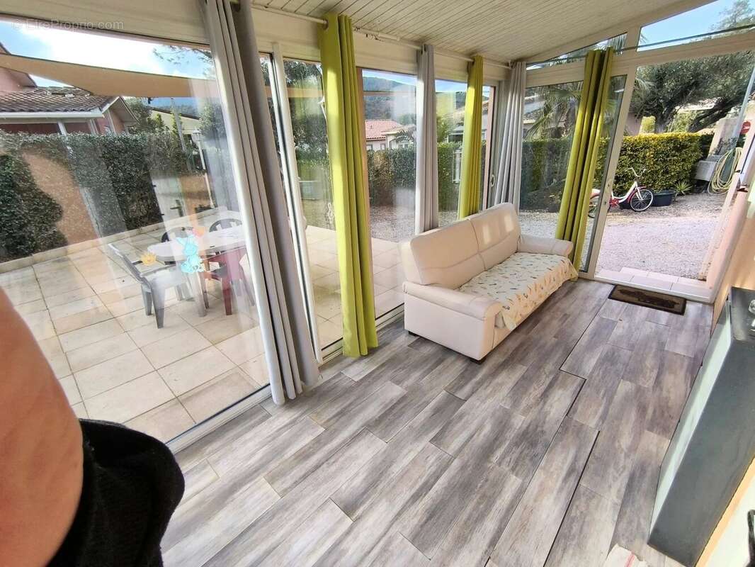 Maison à ROQUEBRUNE-SUR-ARGENS