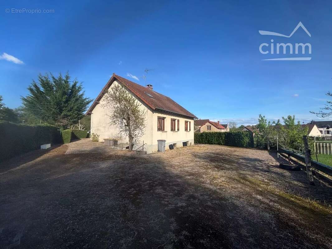 Maison à SALIGNY-SUR-ROUDON