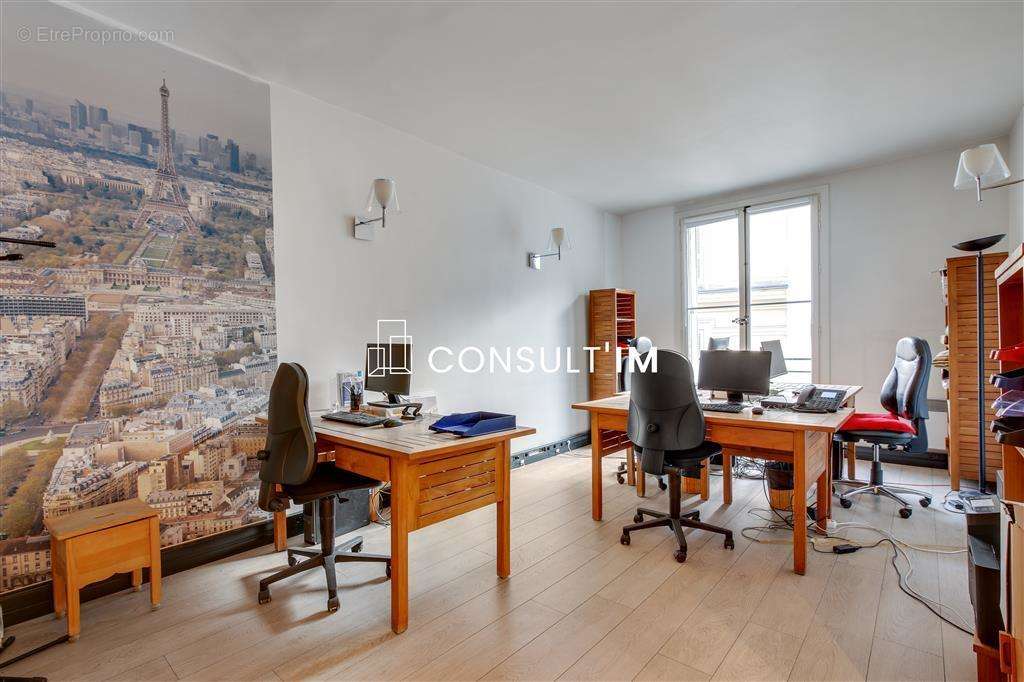 Appartement à PARIS-16E