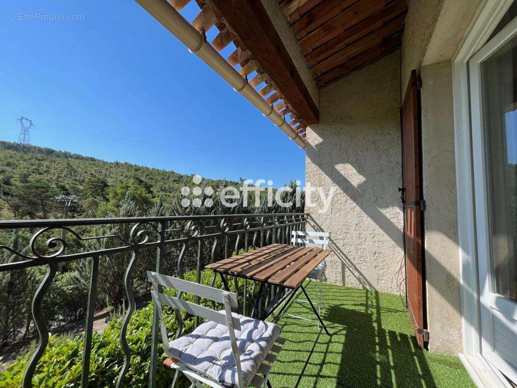 Appartement à ESPARRON-DE-VERDON