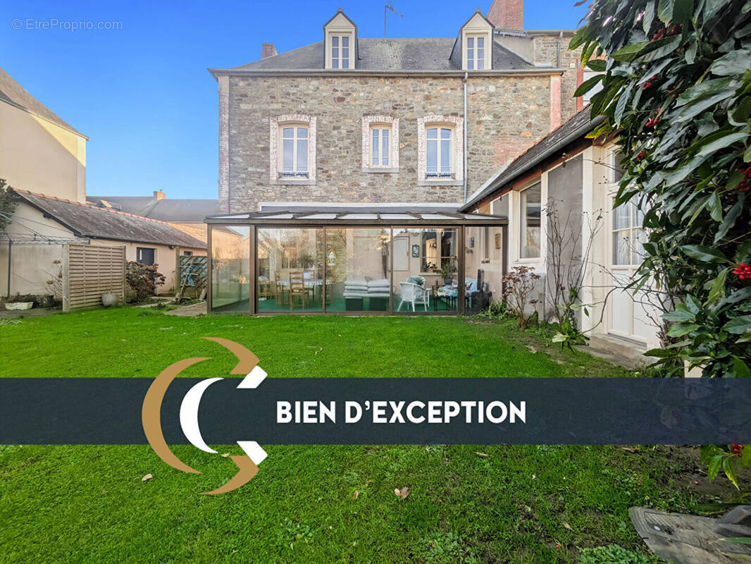 Maison à COMBOURG