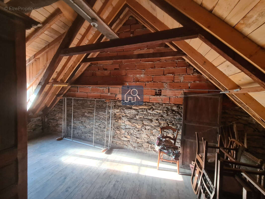 Maison à ESTAING