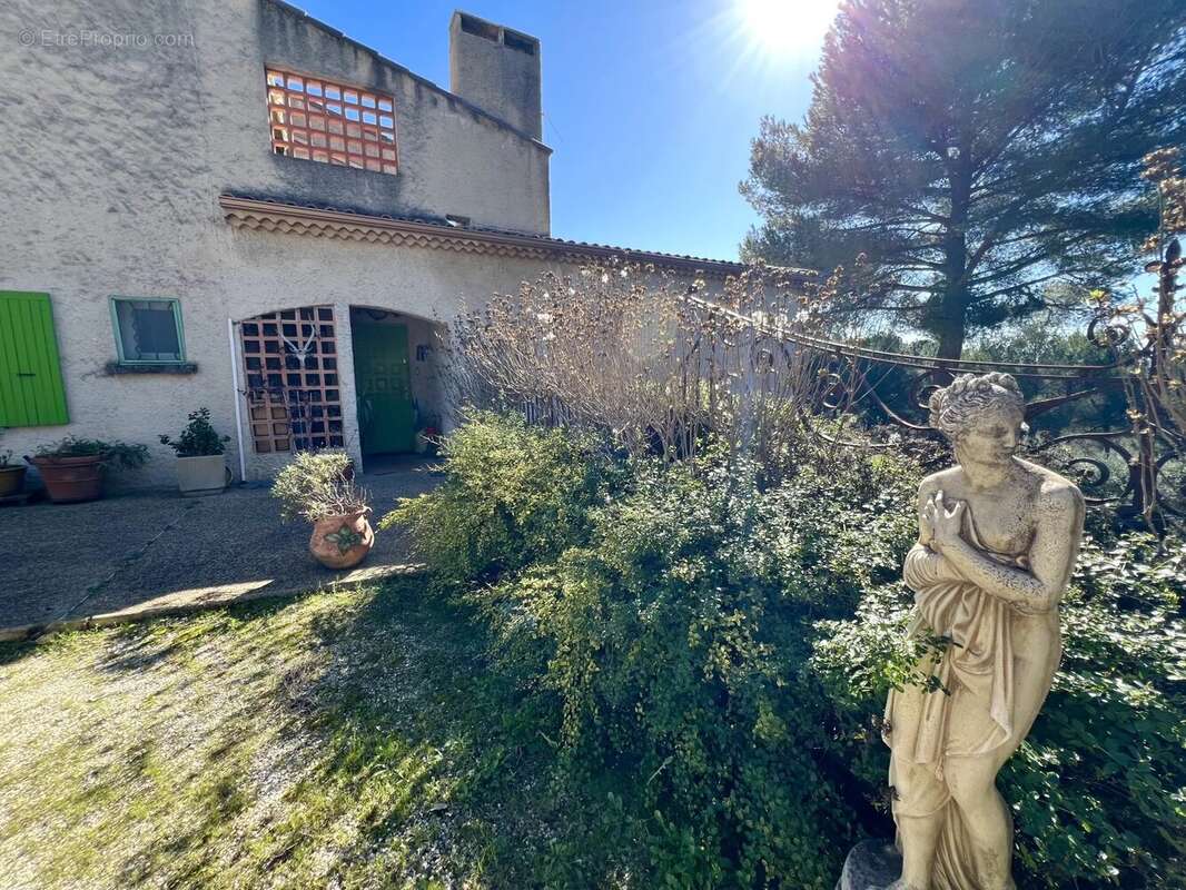 Maison à EGUILLES