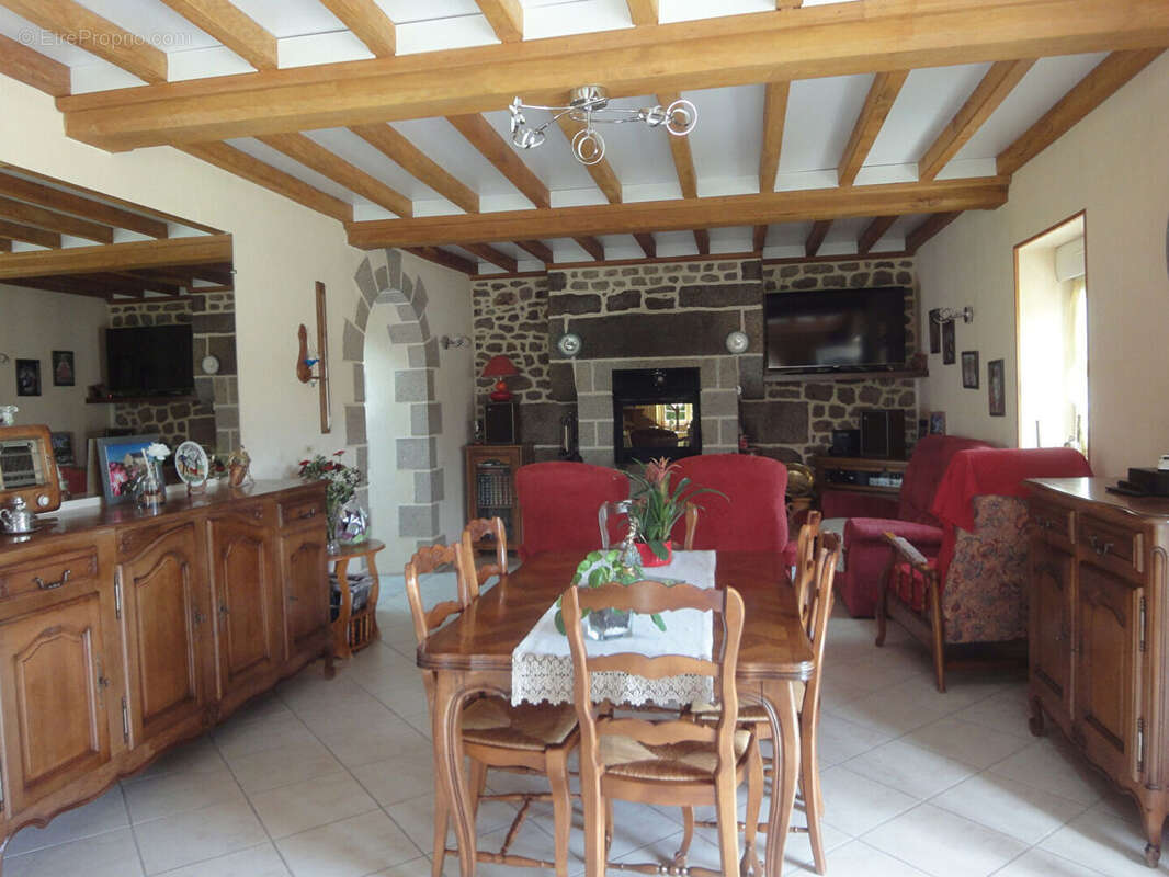 Maison à SAINT-SEVER-CALVADOS