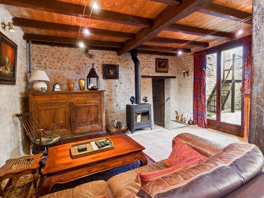 Maison à AUBETERRE-SUR-DRONNE