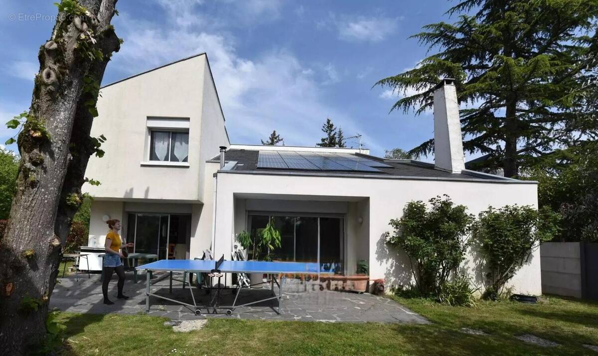 Photo 1 - Maison à BURES-SUR-YVETTE