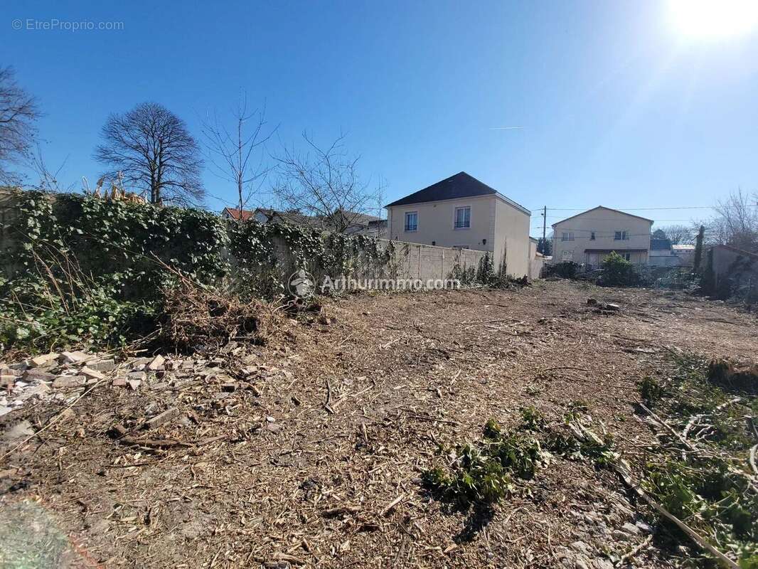 Terrain à SARCELLES