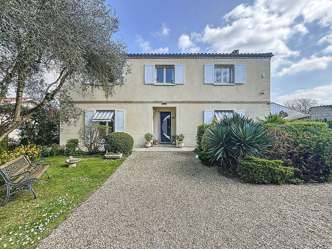 Maison à BLANQUEFORT