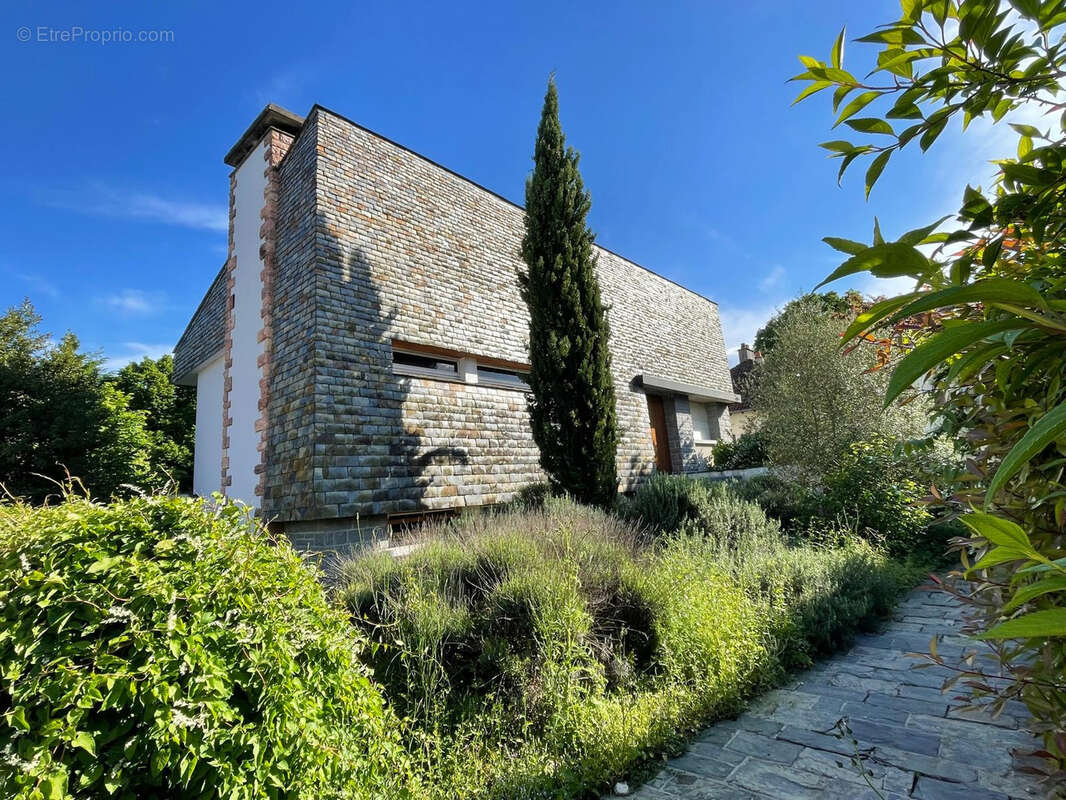 Maison à PLAIMPIED-GIVAUDINS