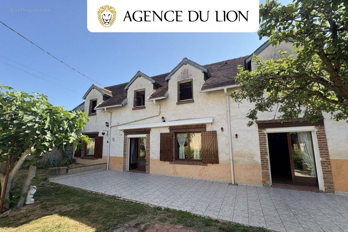 Maison à CHERISY