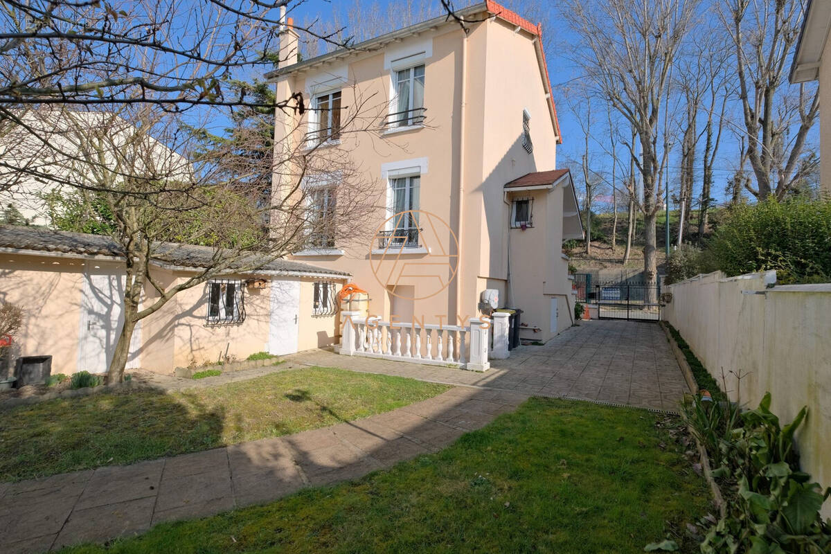 Maison à SAINT-MAUR-DES-FOSSES