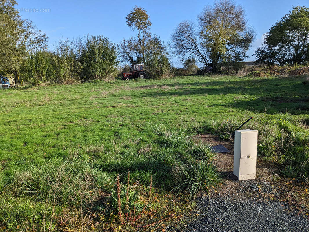 Terrain à LA JONCHERE