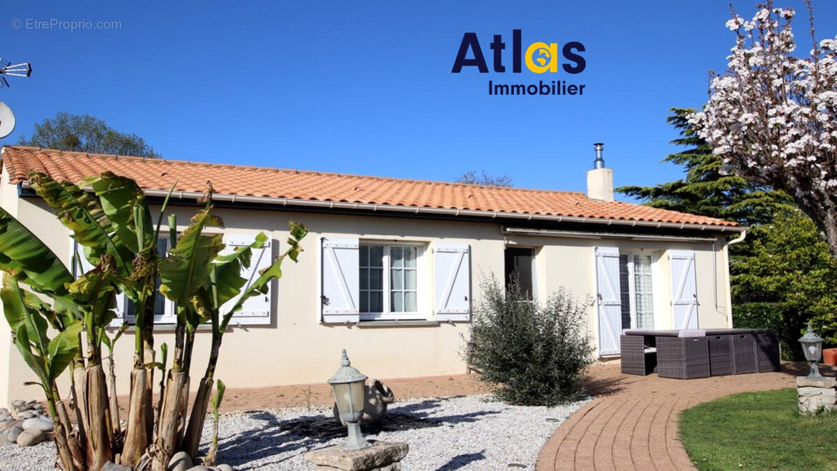 Maison à VOUILLE