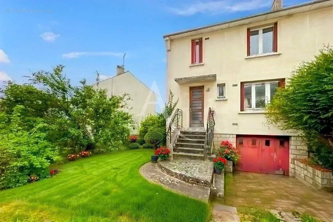 Maison à AUVERS-SUR-OISE