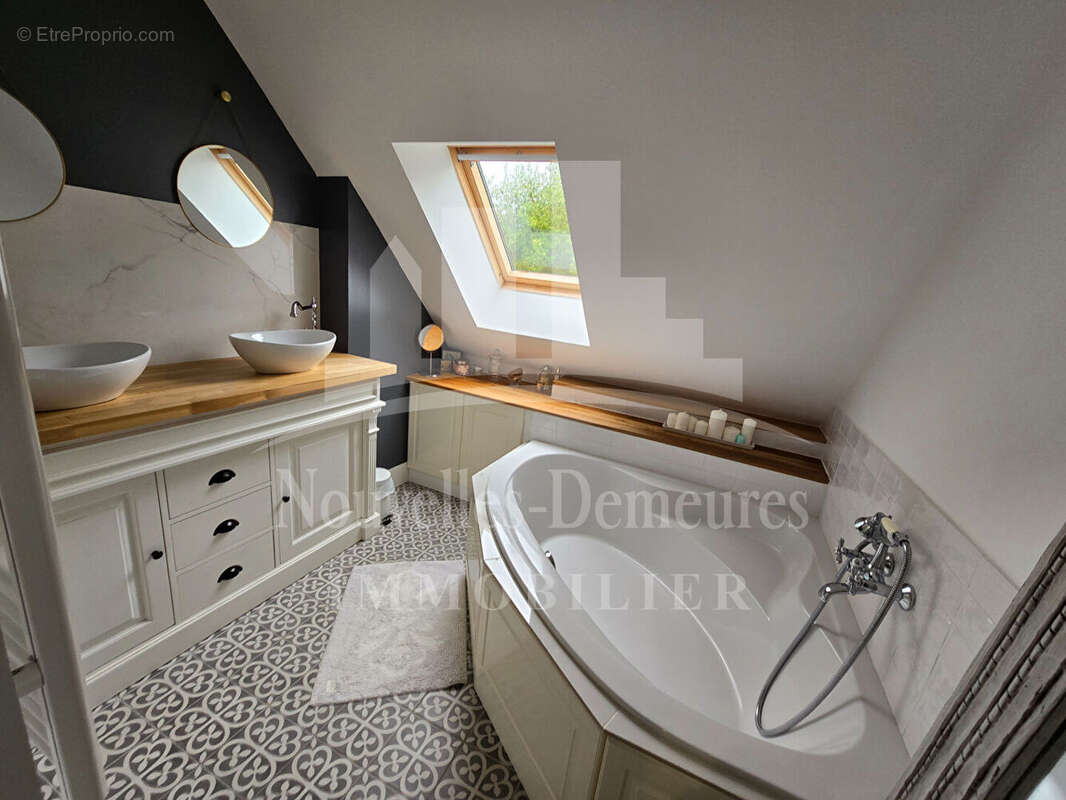 Maison à MATHIEU