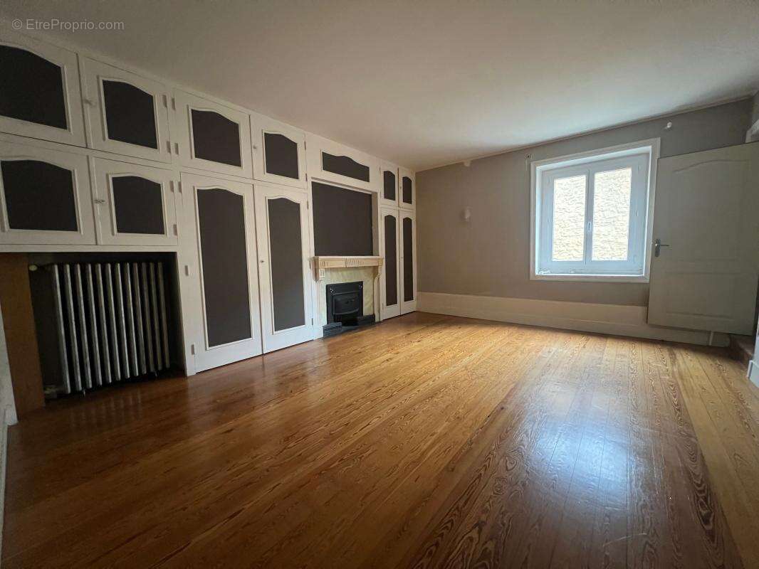Appartement à COUZON-AU-MONT-D&#039;OR