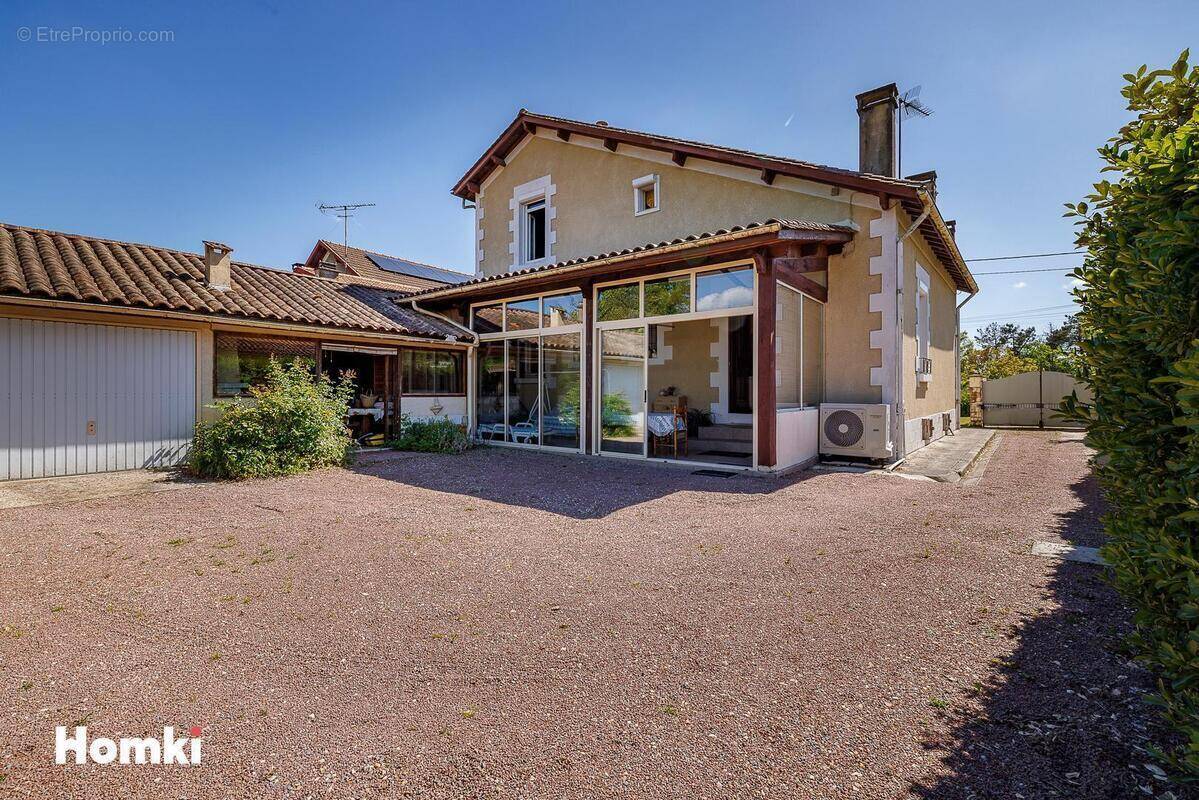 Maison à COUTRAS