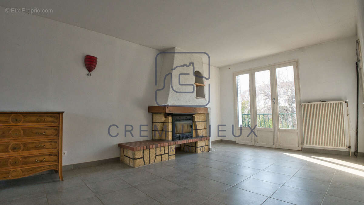 Maison à GUILHERAND-GRANGES