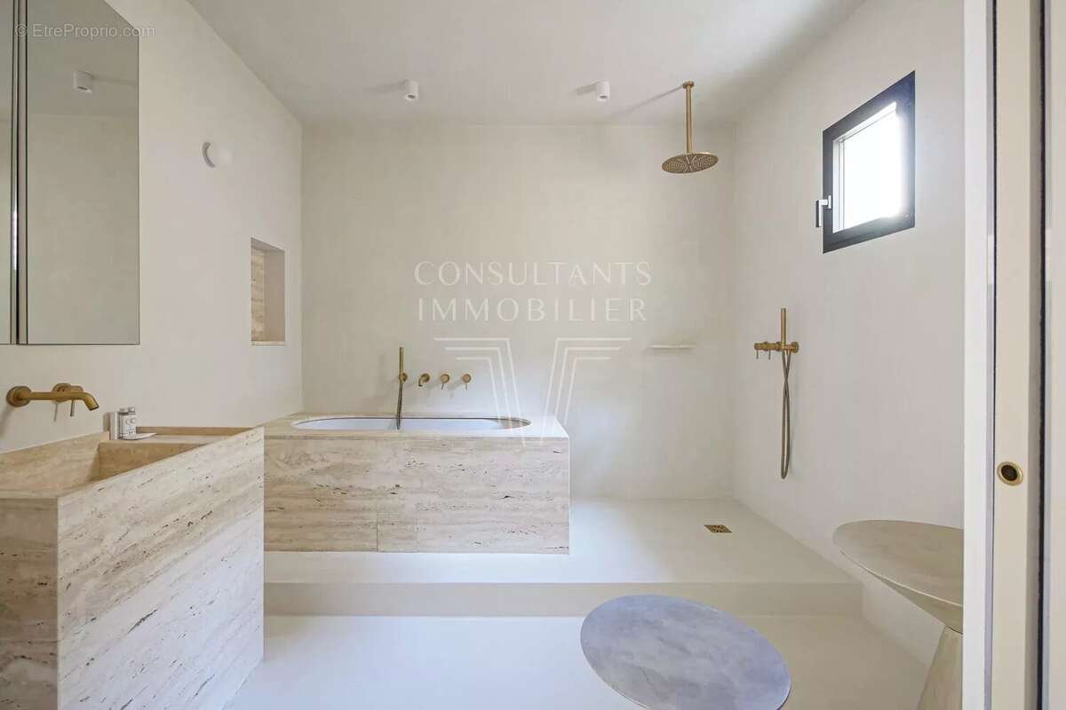 Appartement à PARIS-8E