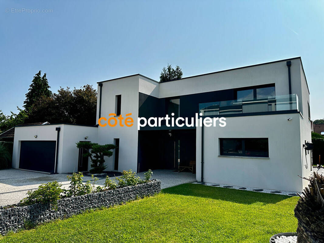 Maison à MIRECOURT