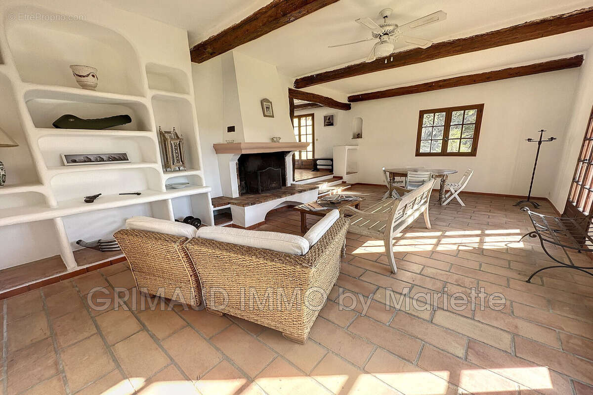 Maison à LA GARDE-FREINET