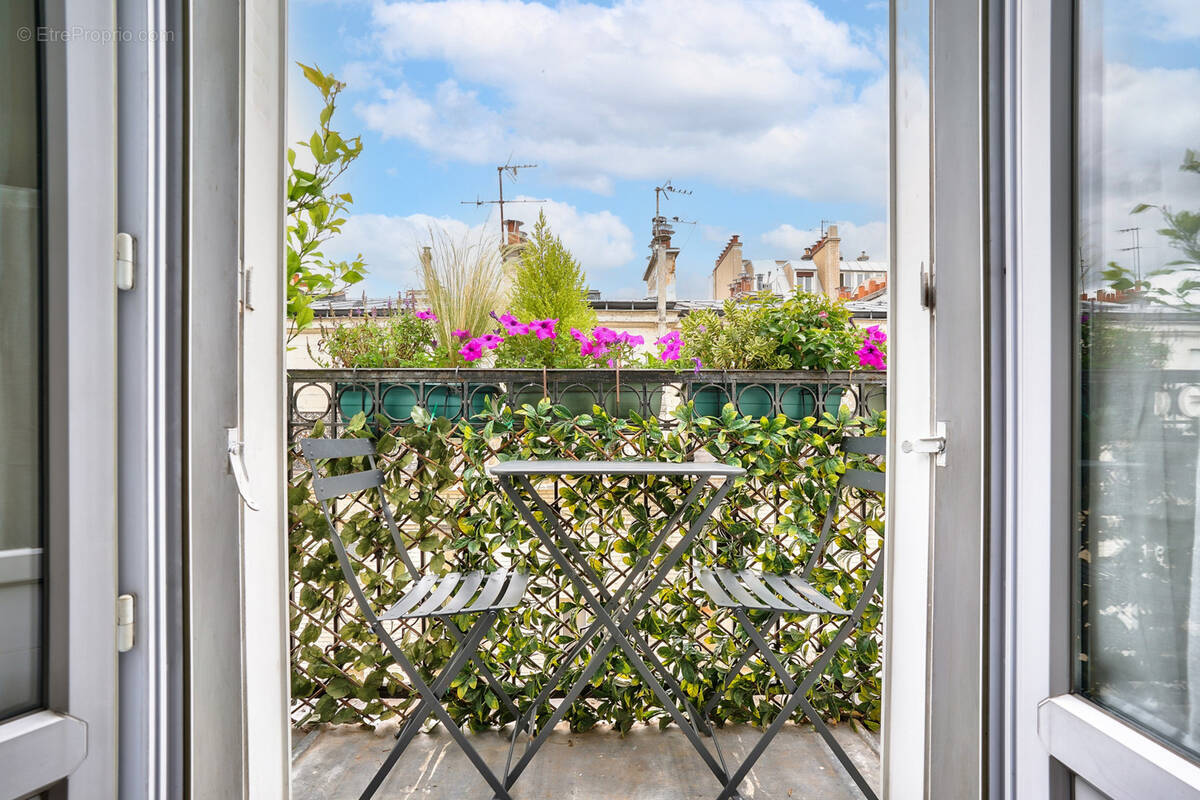 Appartement à PARIS-16E