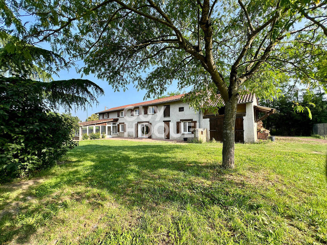 Maison à EPERCIEUX-SAINT-PAUL