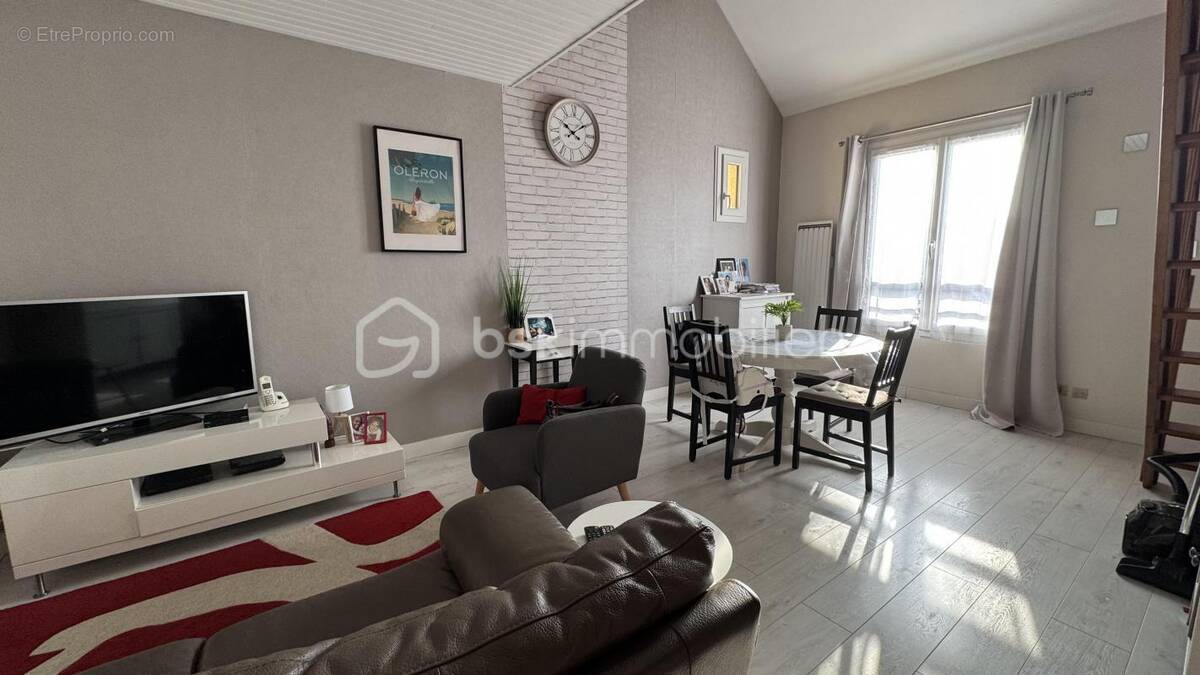 Appartement à COMBS-LA-VILLE
