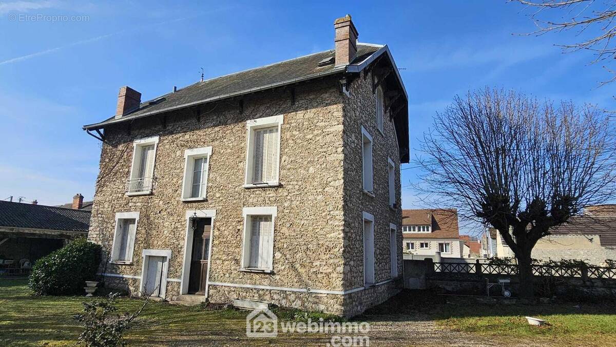 Une autre vue de la maison.. - Maison à MILLY-LA-FORET