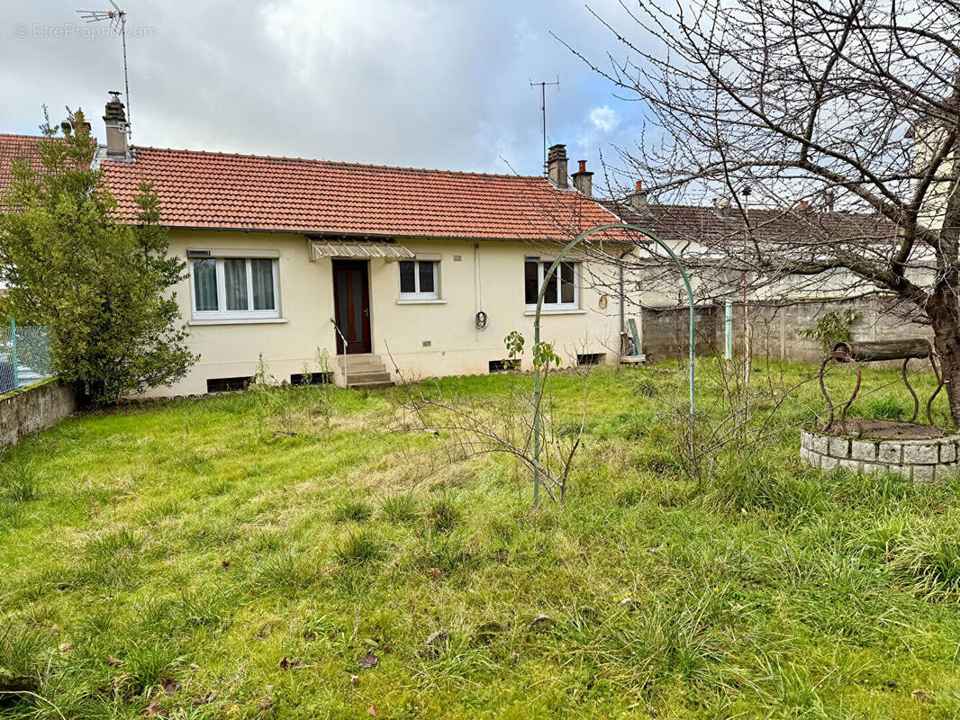 Maison à YZEURE